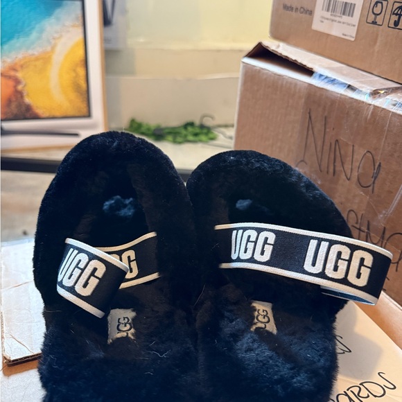 UGG Black Fluffy Slides - Picture 4 of 5